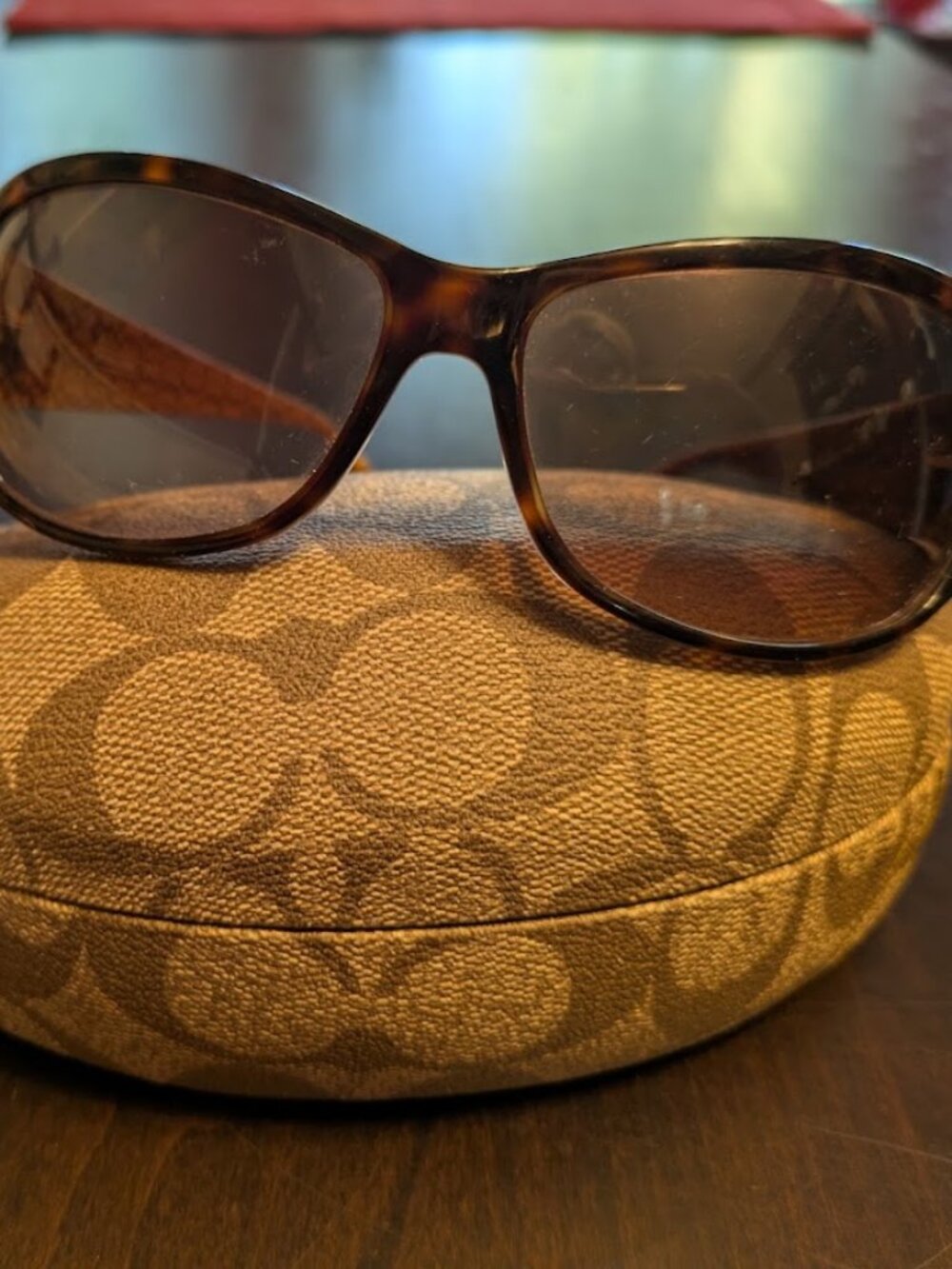 COACH CONNIE 819 Women's Sunglasses in color 215 (Tortoise)